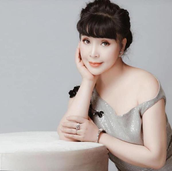 Hôn nhân đời thực của mỹ nhân Hà thành xưa: NSND Lan Hương Em Bé Hà Nội với đạo diễn Tất Bình giờ ra sao?-4