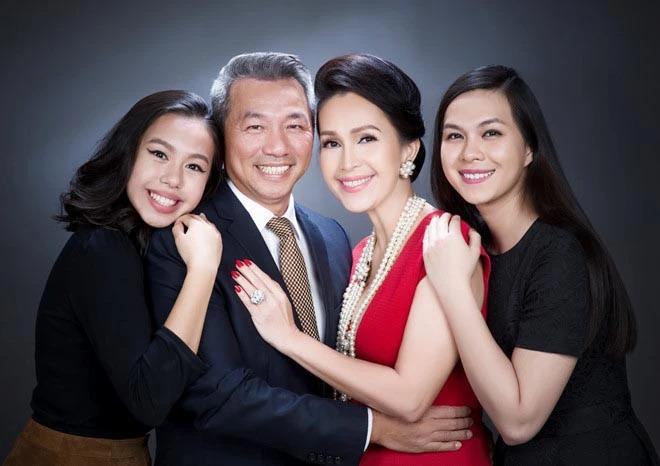 Loạt gia đình sao Việt đón một bề con gái: Vân Trang niềm vui nhân 3, các cô chiêu ai cũng xinh đẹp - tài năng-17
