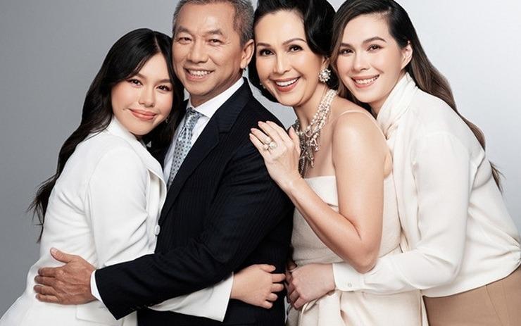 Loạt gia đình sao Việt đón một bề con gái: Vân Trang niềm vui nhân 3, các cô chiêu ai cũng xinh đẹp - tài năng-18