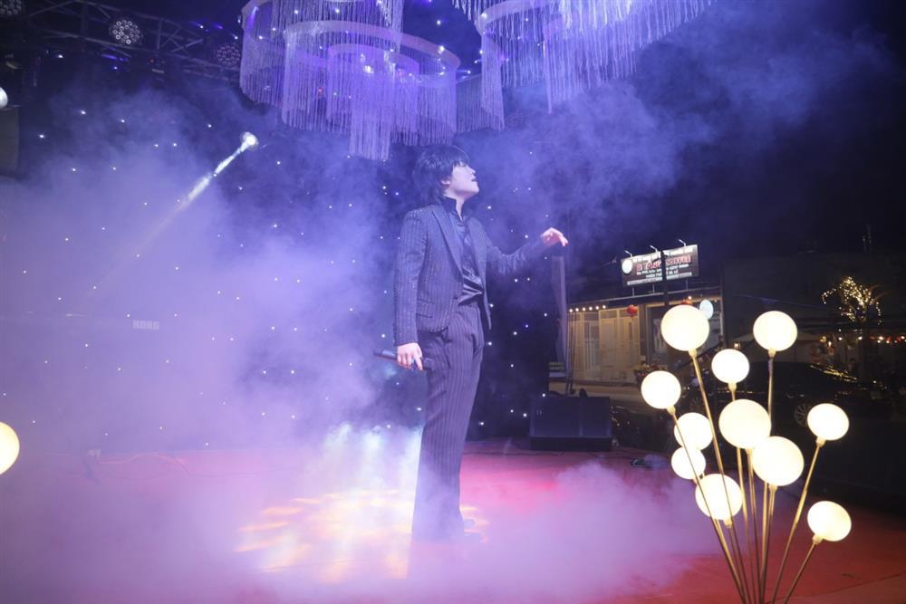 12 năm sau siêu hit Gangnam Style, cậu bé gốc Việt trong MV giờ ra sao?-3