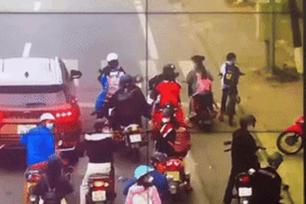 Vụ ô tô tông loạt xe dừng đèn đỏ ở Huế: Lời khai của tài xế-2