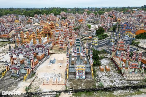 Ngắm những biệt thự lăng mộ bạc tỷ xa hoa như lăng vua chúa ở Huế-2