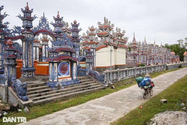 Ngắm những biệt thự lăng mộ bạc tỷ xa hoa như lăng vua chúa ở Huế-3