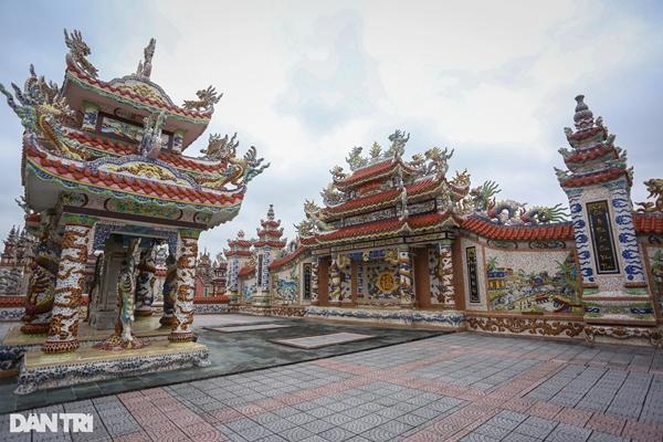 Ngắm những biệt thự lăng mộ bạc tỷ xa hoa như lăng vua chúa ở Huế-6