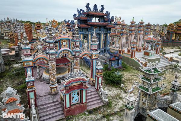 Ngắm những biệt thự lăng mộ bạc tỷ xa hoa như lăng vua chúa ở Huế-9