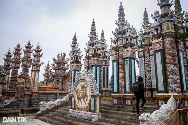 Ngắm những biệt thự lăng mộ bạc tỷ xa hoa như lăng vua chúa ở Huế-10