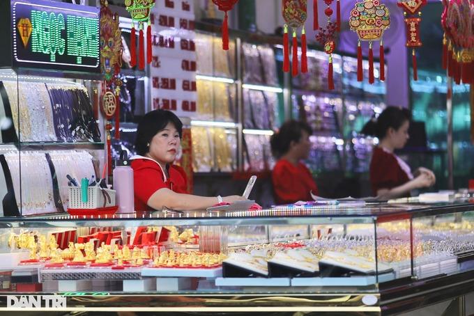 Chưa 7h, tiệm vàng đã hết khách chờ, Thần Tài hết việc-5