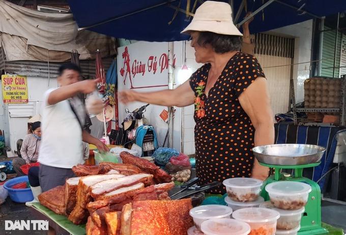 Chưa 7h, tiệm vàng đã hết khách chờ, Thần Tài hết việc-13