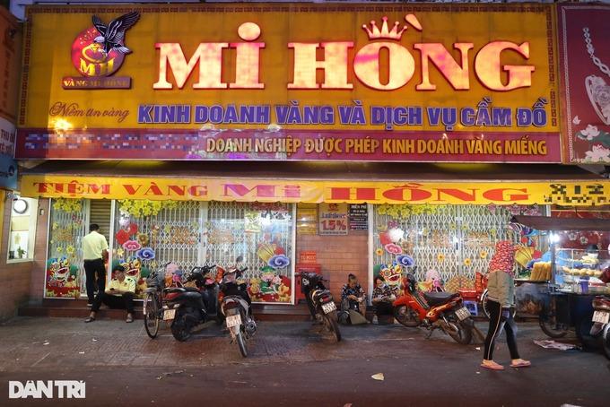 Chưa 7h, tiệm vàng đã hết khách chờ, Thần Tài hết việc-15