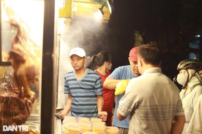 Chưa 7h, tiệm vàng đã hết khách chờ, Thần Tài hết việc-18