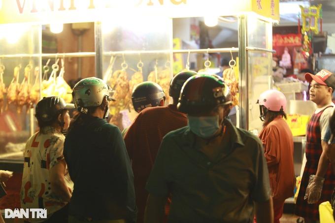 Chưa 7h, tiệm vàng đã hết khách chờ, Thần Tài hết việc-19