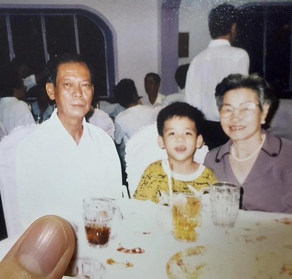 Khách Mỹ chờ 2 tháng mới được thợ người Việt cắt tóc, giá 3 triệu đồng/lần-2