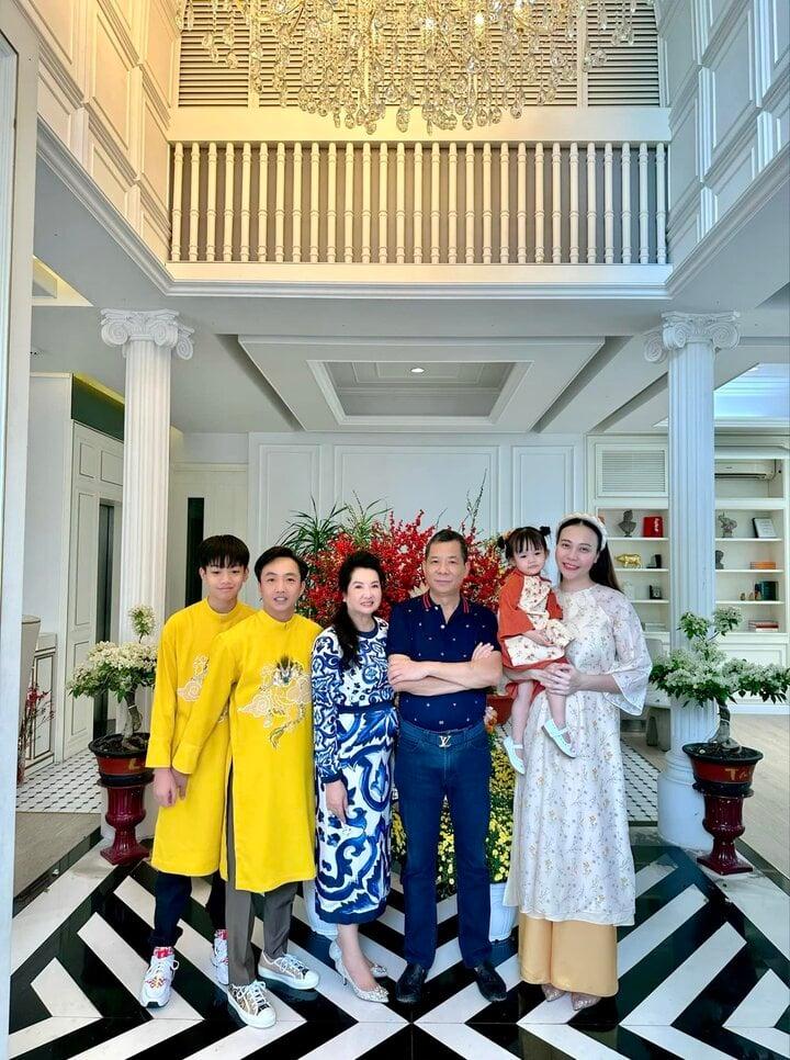 Những lần Đàm Thu Trang xuất hiện bên mẹ chồng đại gia gây sốt-8