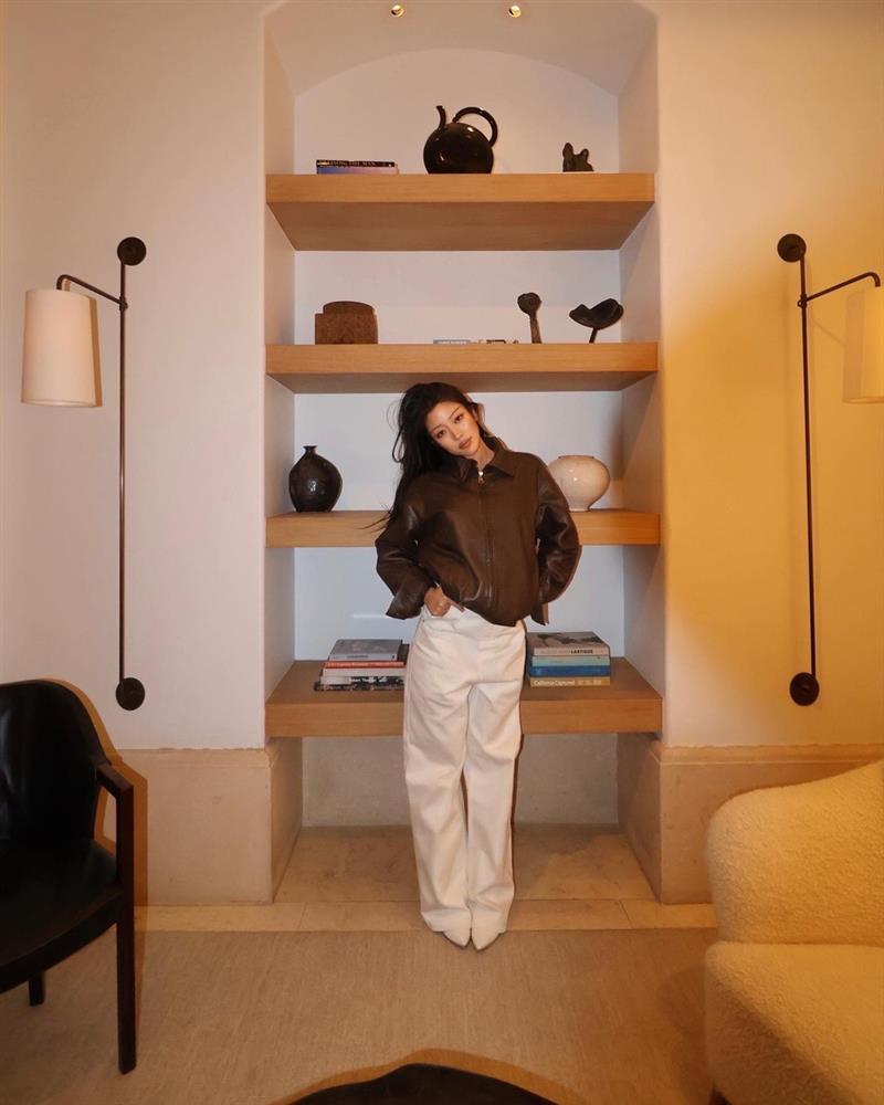 Tiểu thư 22 tuổi sang chảnh như trên phim, sáng đi học, tối làm chủ công ty-5