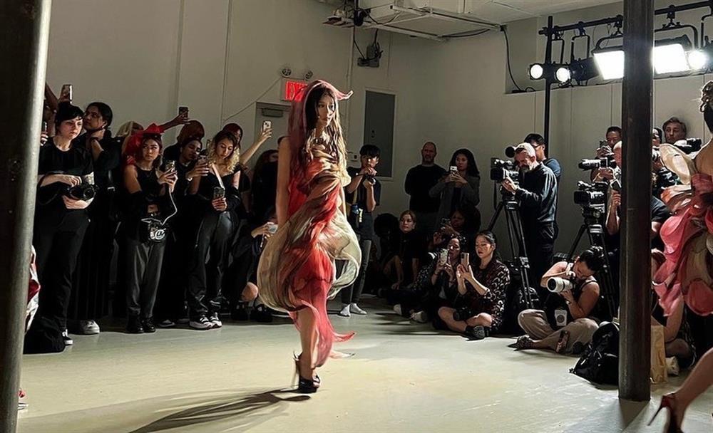 Tiểu thư 22 tuổi sang chảnh như trên phim, sáng đi học, tối làm chủ công ty-6