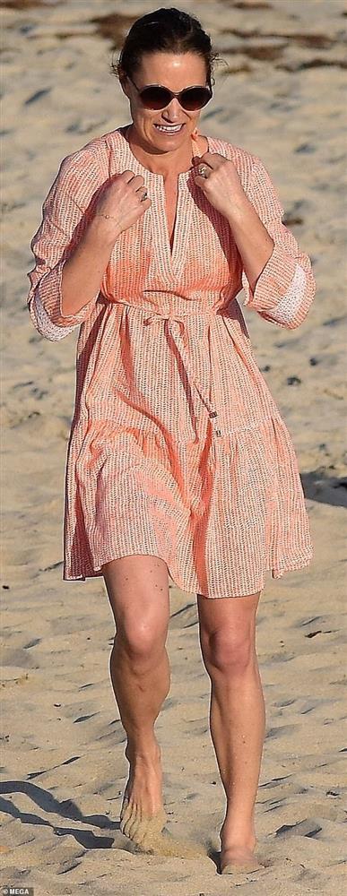 Em gái Công nương Kate diện bikini khoe hình thể săn chắc-4