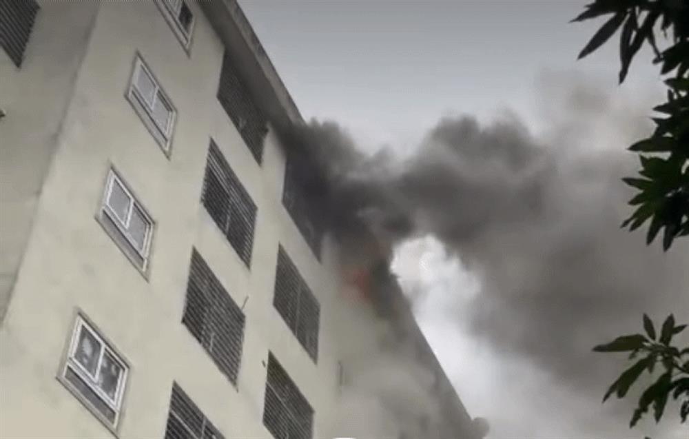Cháy phòng ngủ trẻ em ở chung cư thành phố Vinh-1