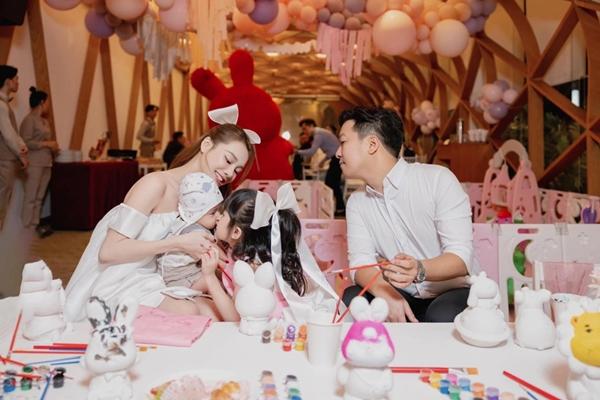 Nhã Phương - Trường Giang: 6 năm viên mãn, chồng mua đất vợ đứng tên sổ đỏ-1