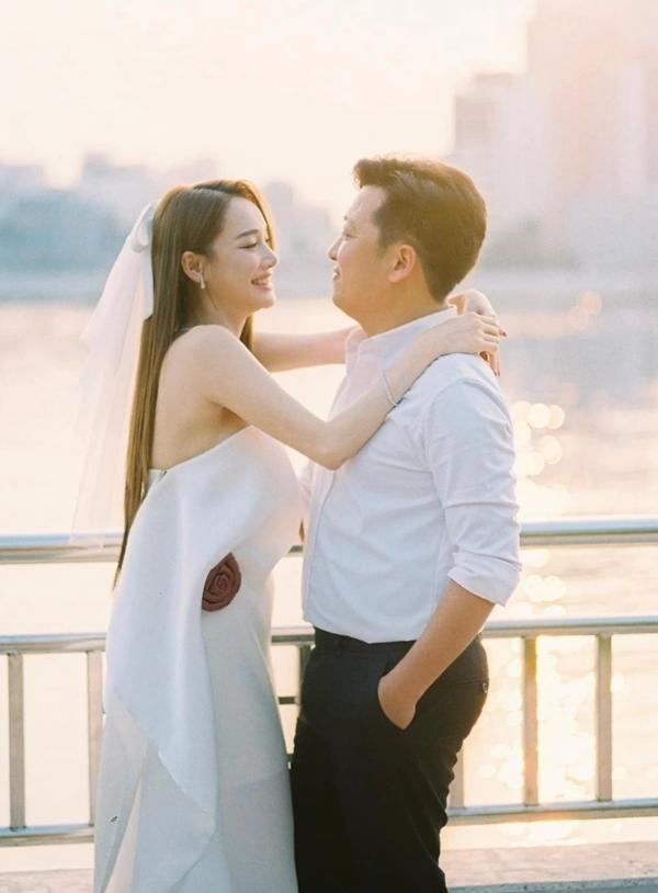 Nhã Phương - Trường Giang: 6 năm viên mãn, chồng mua đất vợ đứng tên sổ đỏ-17