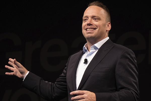 Bỏ học năm 15 tuổi, chàng trai trẻ tự học ở nhà, dựng đế chế triệu USD Tumblr-16