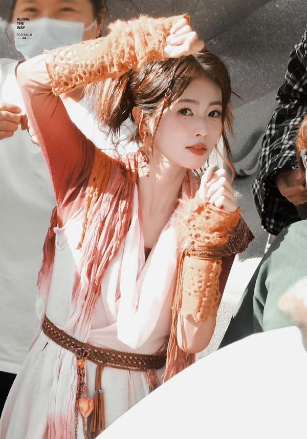 Bạch Lộc được khen đẹp như tiên nữ-2