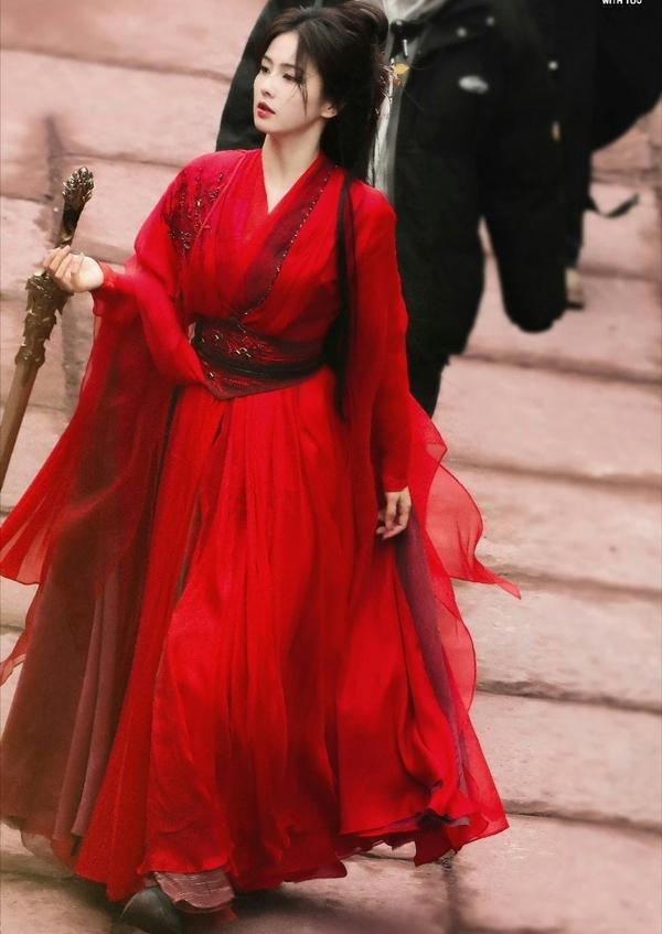 Bạch Lộc được khen đẹp như tiên nữ-8