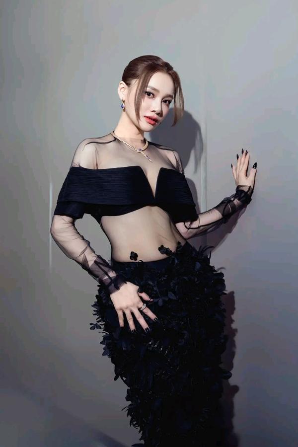 Nhã Phương sau sinh vài tháng vẫn có cơ bụng số 11, đây là bí quyết chị em cần học-7