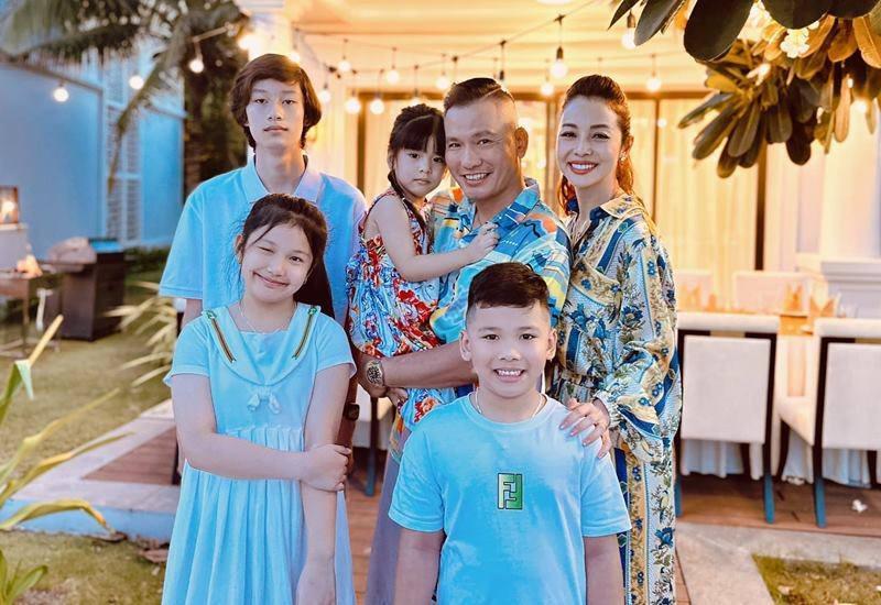 Những gia đình nhiều con nhất nhì showbiz Việt: Danh ca Phương Dung có tận 8 người con!-10