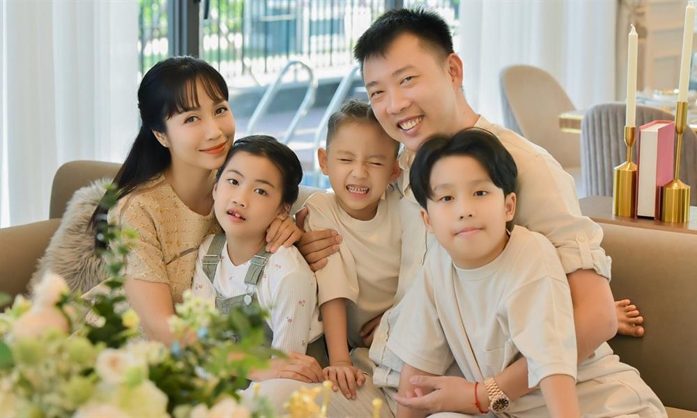 Những gia đình nhiều con nhất nhì showbiz Việt: Danh ca Phương Dung có tận 8 người con!-15