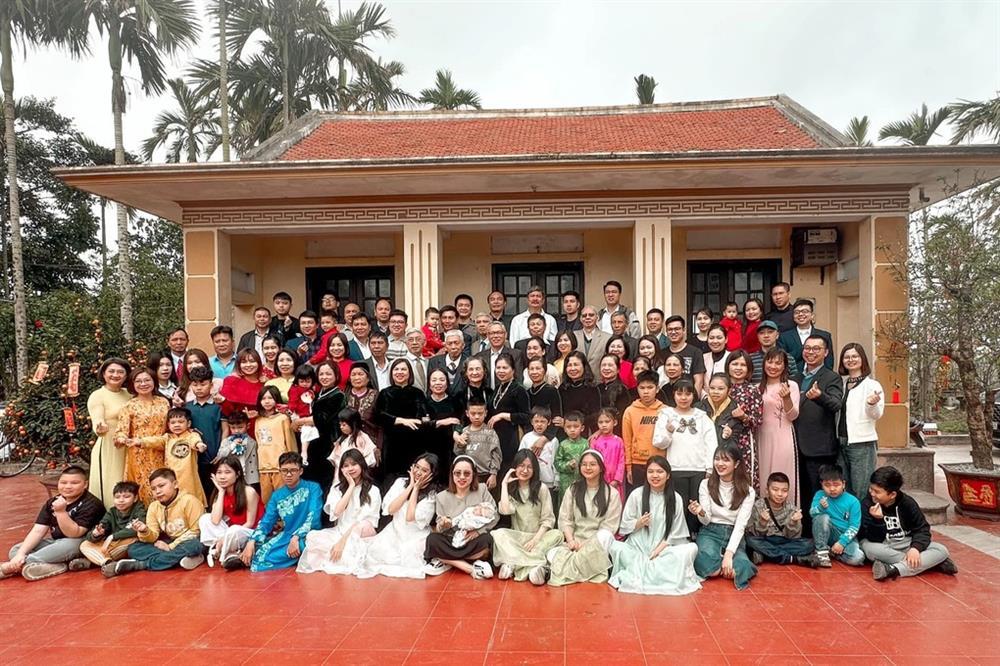 Đại gia đình nội ngoại 300 người ở Hà Nội, không nhớ hết mặt, gọi sai tên-2