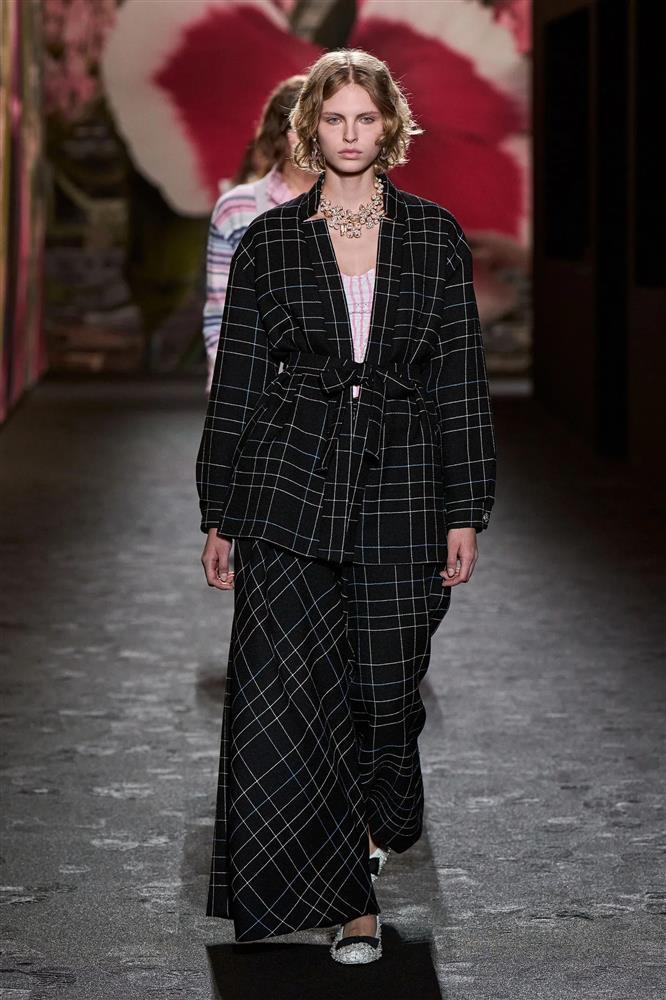 Kiểu quần tôn dáng, giúp phụ nữ kéo dài đôi chân-4