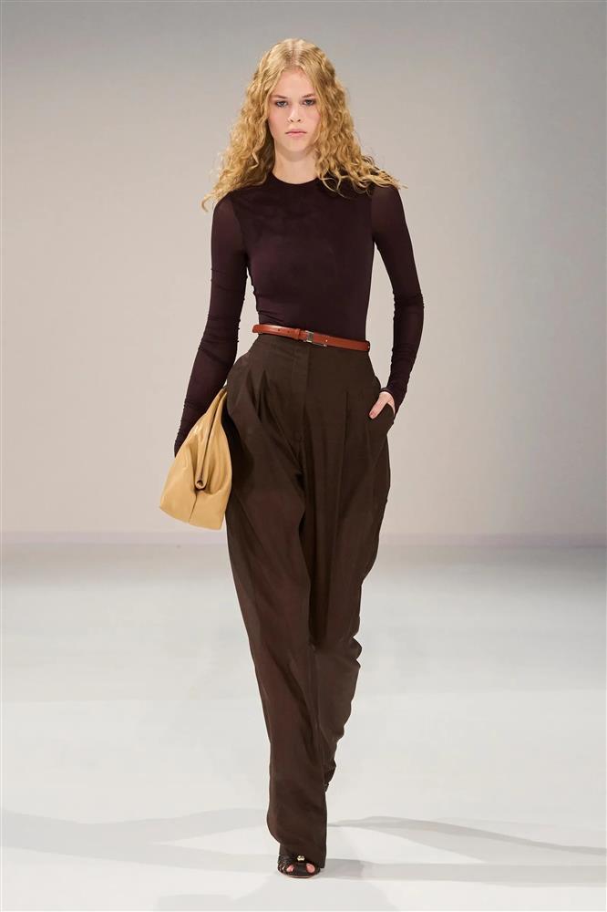 Kiểu quần tôn dáng, giúp phụ nữ kéo dài đôi chân-7