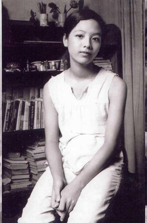 Hôn nhân đời thực của mỹ nhân Hà thành xưa: NSƯT Chiều Xuân tuổi hưu viên mãn bên chồng nhạc sĩ tài hoa-1