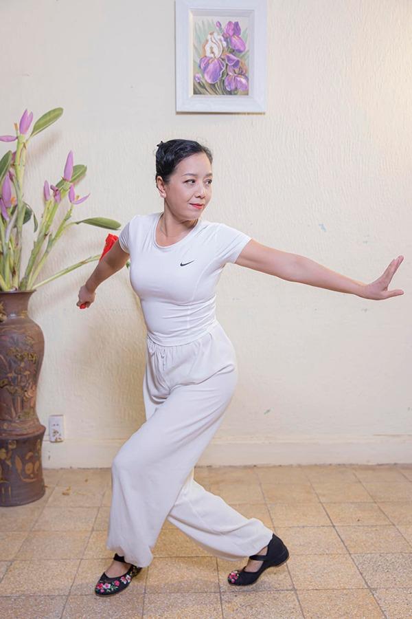 Hôn nhân đời thực của mỹ nhân Hà thành xưa: NSƯT Chiều Xuân tuổi hưu viên mãn bên chồng nhạc sĩ tài hoa-6