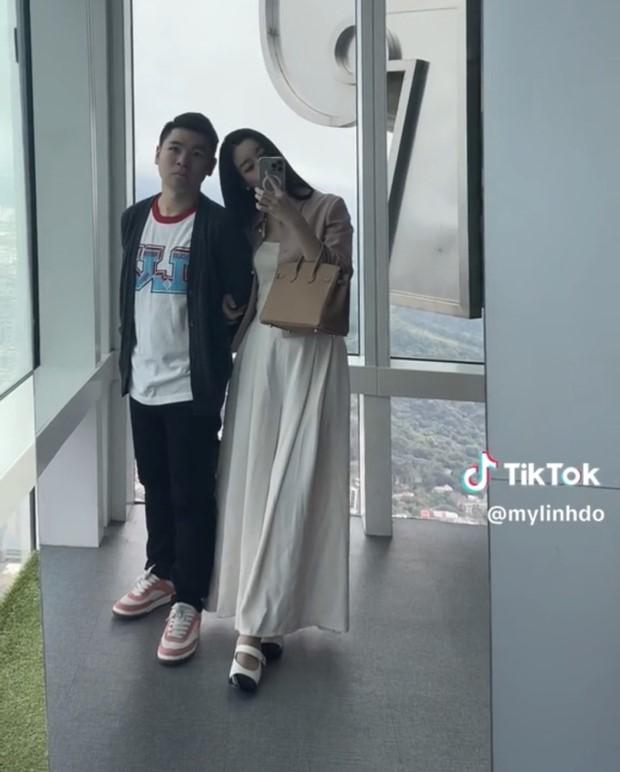 Đỗ Mỹ Linh cùng chồng thả đèn trong chuyến du lịch, hé lộ biệt danh nhóc tỳ đầu lòng-3