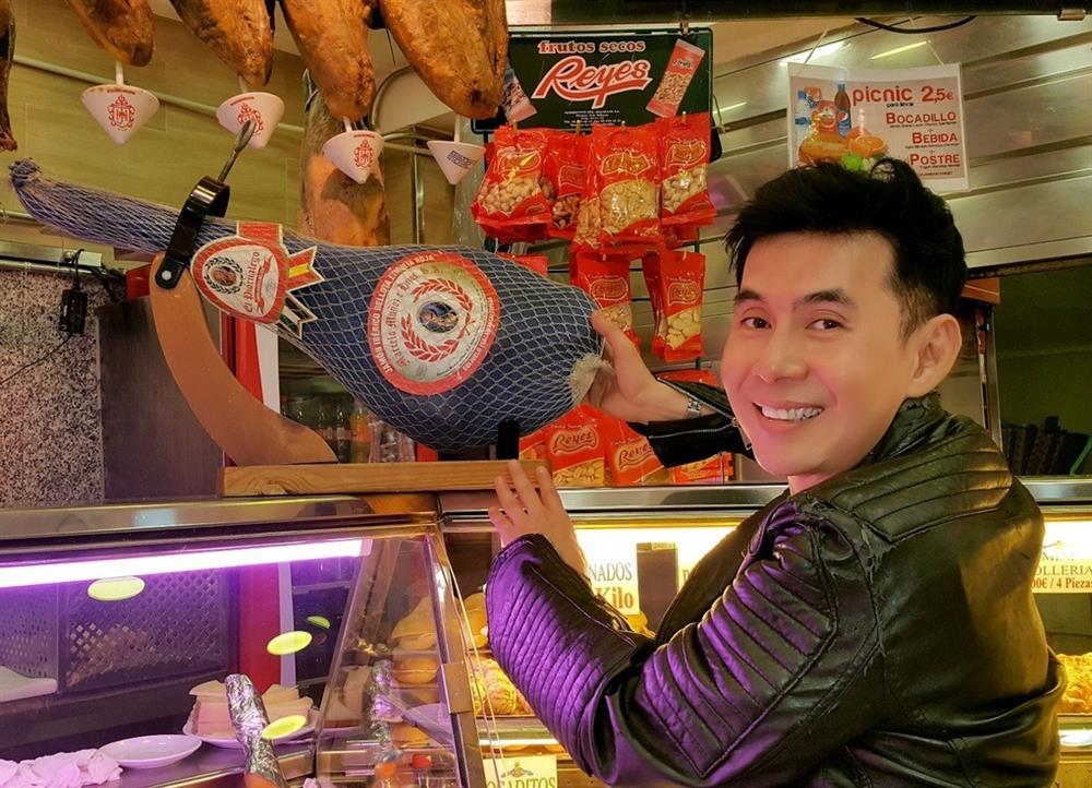 Khách Việt góp tiền chung, mua ăn thử đùi lợn đen muối giá 105 triệu đồng-4