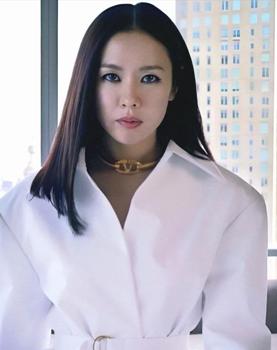 Son Ye Jin lột xác với lối trang điểm khác lạ-5