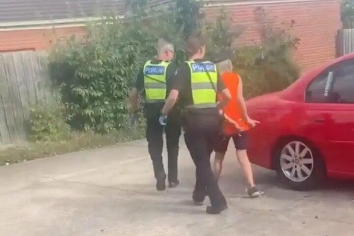 Người phụ nữ ở cùng xác chết 5 năm trong ngôi nhà ngập rác ở khu thượng lưu-1