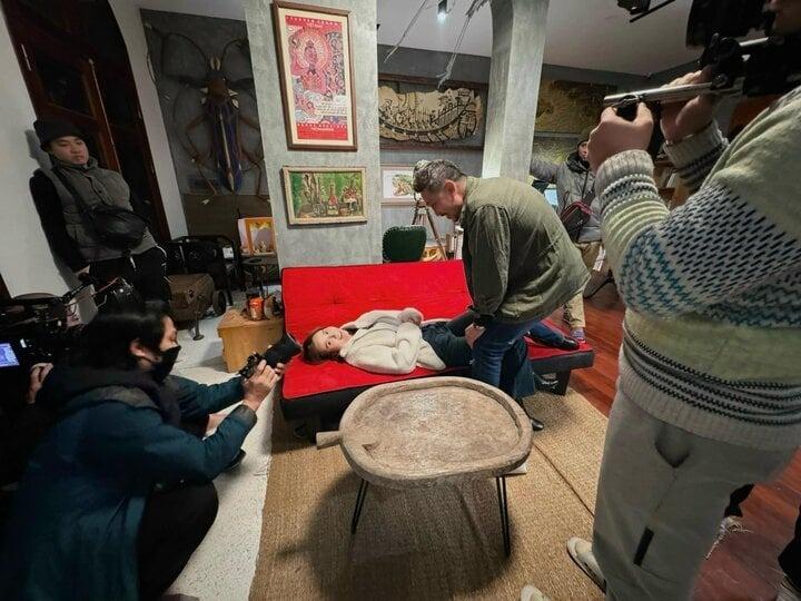 Nữ chính Chúng ta của 8 năm sau khoe ảnh hậu trường, khán giả lại chê phim-2