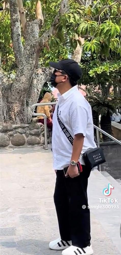 Trường Giang - Nhã Phương bị tóm gọn khi đi chùa, nhất quyết không làm điều này giữa bão thị phi-2