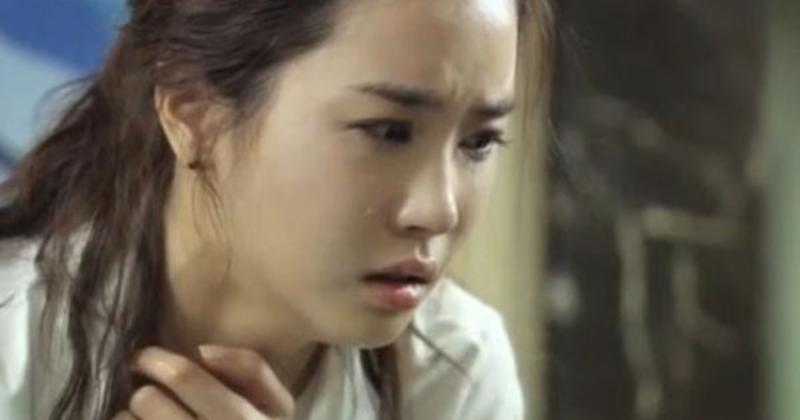 Vừa chia tay thì bất ngờ nhận được thiệp cưới của người bạn trai cũ, nhìn thấy tên cô dâu khiến tôi sốc nặng-1