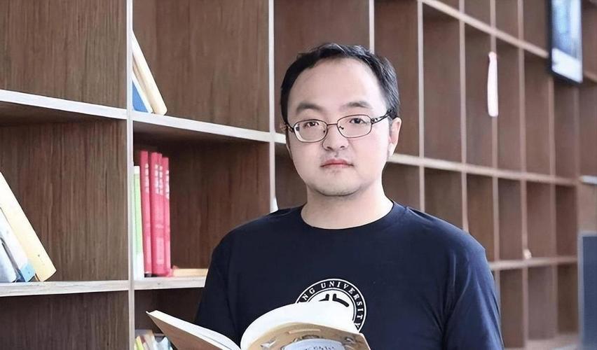 Thiên tài trẻ rời bỏ quê hương, 38 tuổi thành giáo sư ĐH top 1 thế giới-1