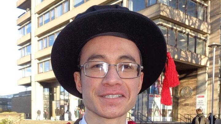 Hành trình phi thường của chàng trai 12 tuổi vào đại học, 21 tuổi là tiến sĩ-2