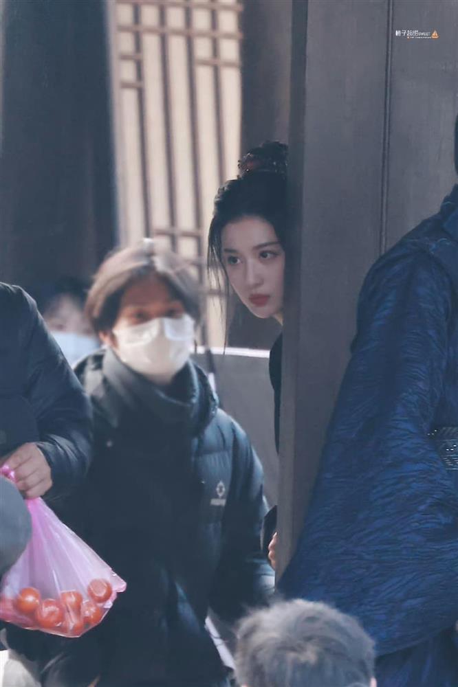 Vương Sở Nhiên gây sốt vì nhan sắc quá đẹp trai, vòng eo bé xíu ai nhìn cũng mê mẩn-5