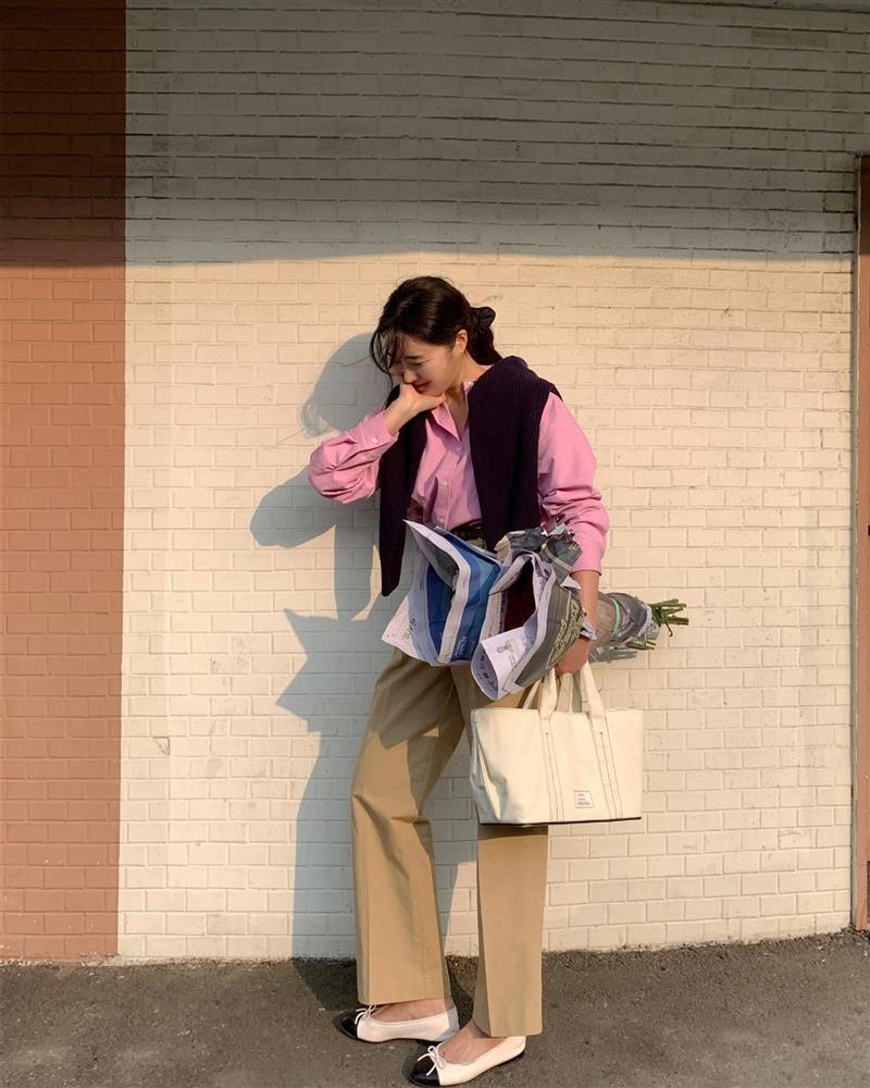 5 mẫu áo sơ mi trẻ trung, thịnh hành nhất mùa xuân 2024-3