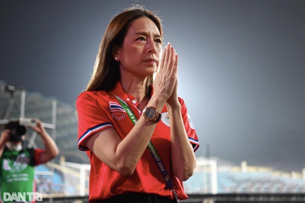 Vừa nhậm chức Chủ tịch, Madam Pang có quyết định lạ với bóng đá Thái Lan-1