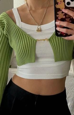 Khổng Tú Quỳnh gây choáng với chiếc áo 1 khuy tạo cảm giác chưa chạm đã rơi-9