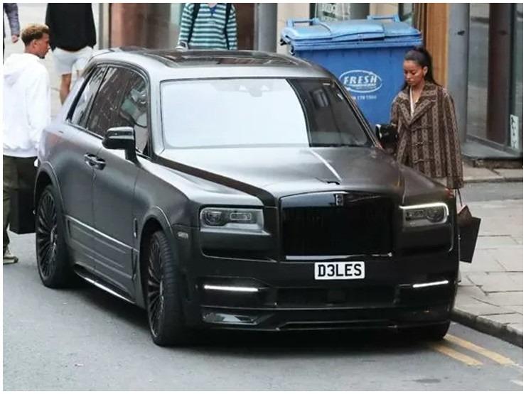 Sức hấp dẫn của thần đồng bóng đá dù kém sắc vẫn hạ gục bao mỹ nhân nóng bỏng-2