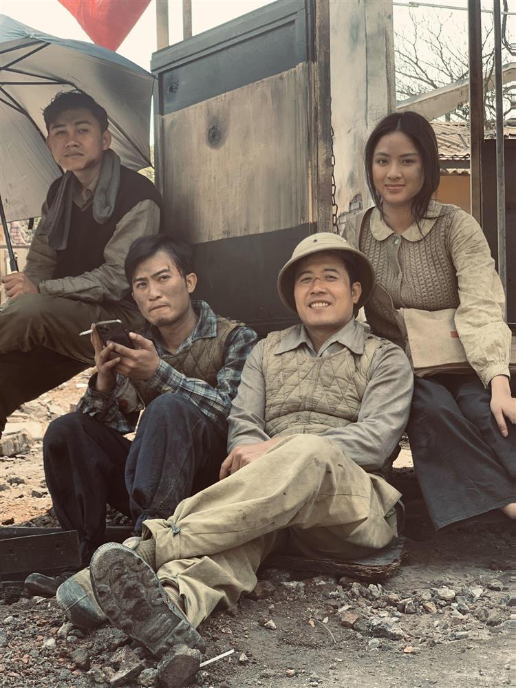 Nữ y tá chiến trường trong Đào, Phở Và Piano xinh như hoa, giảm 1 yến nhờ chạy 15km/ngày-2