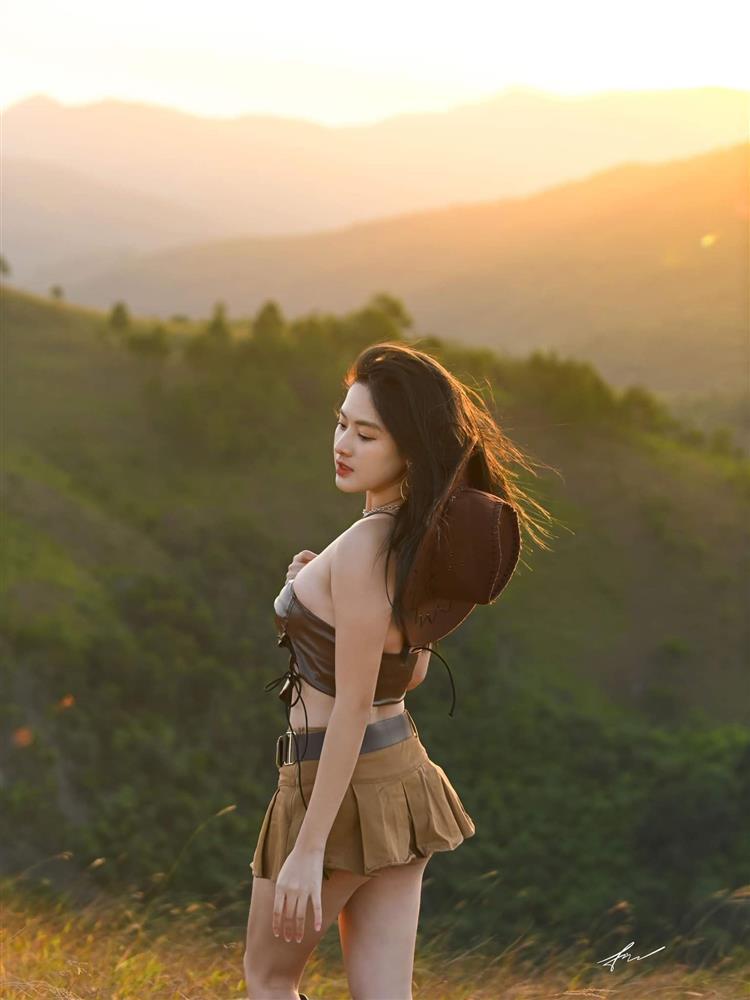 Nữ y tá chiến trường trong Đào, Phở Và Piano xinh như hoa, giảm 1 yến nhờ chạy 15km/ngày-6